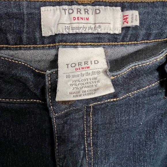 Torrid Size 24T Dark Wash Skinny Jeans - Picture 3 of 5